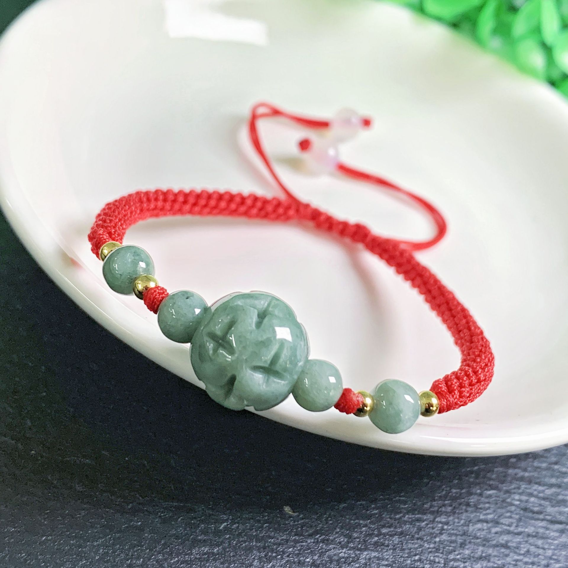 Beading - Een Myanmar Jadeïet Carve Kraal Armband